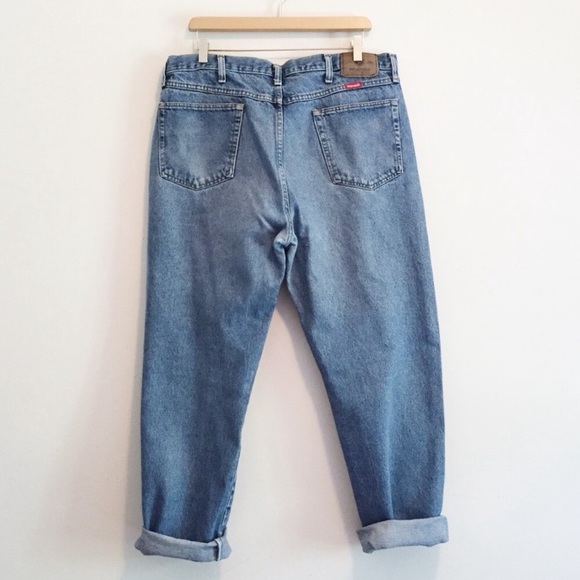 Vintage High Wasted Wrangler Mom/ BF Jeans - Picture 2 of 5
